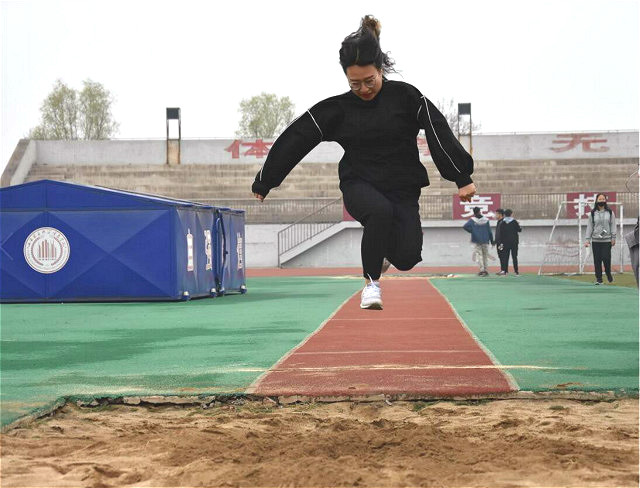 热血竞技 延续橄榄枝的荣耀——“运动嘉年华”经济管理系第五届“经管杯”田径运动会