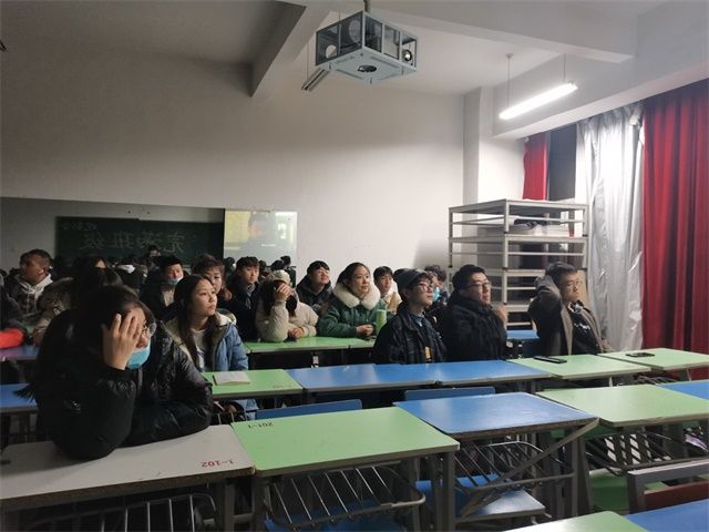 【完满班级】小小电影 爱上体育——艺术传媒学院视觉2001班“爱上体育”主题观影活动