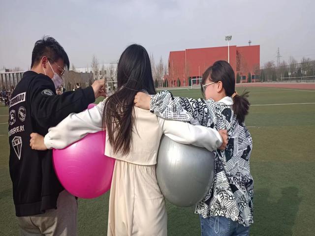 【完满团支部】学雷锋精神 弘扬时代风尚——商务英语学院英语2202班完满团支部活动