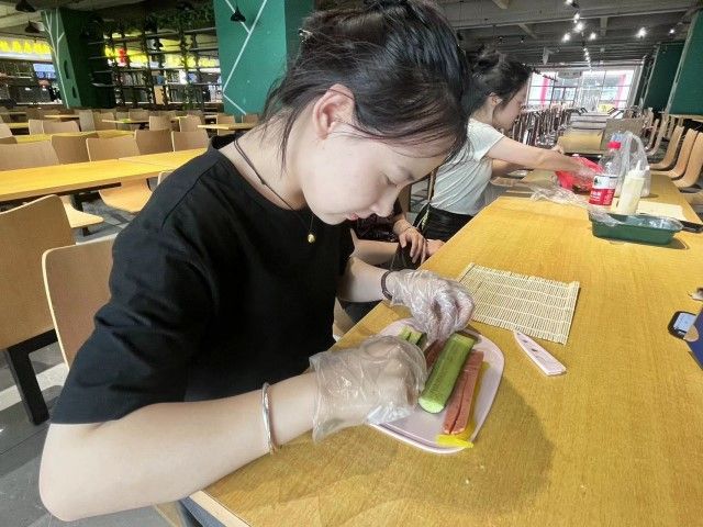 春日暖阳 无悔青春——艺术传媒学院五月完满团支部活动集锦