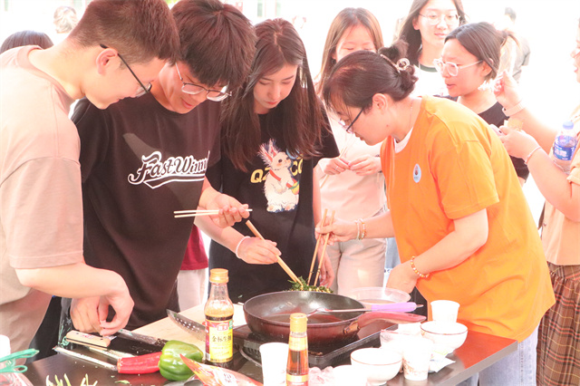 【1＋1＞2】微风吹来野菜香 勤奋劳动最光荣——箕城书院联合食品与环境学院联合举办第一届“野菜节”系列活动