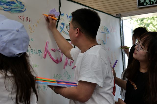 【毕业季】请回答2017 与四年前的自己“隔空对话”——大数据学院、信息工程学院2021届毕业生“你好 拾光”主题年级班会