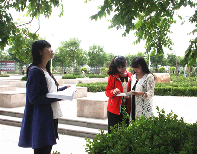 【戏剧节】放慢步调 静心感受——远景学院行为艺术《凝视》