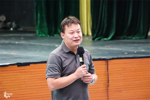 300名“志愿红” 让“蓝天盛会”更加绚烂!