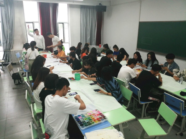 【完满班级】风雨同舟 同舟共济——艺术传媒学院视觉1803班创意涂鸦完满班级活动