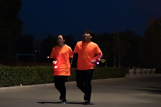 3800师生、5公里环校、3000万步奔跑、3万元善款——第三届“青春无畏·为爱开跑”校园公益跑燃爆信院之夜