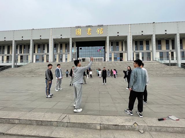 【完满班级】体育锻炼 展示风采——艺术传媒学院“加强体育运动 展示青春风采”视觉1904班毽球大赛