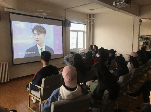 千思万绪 见字如面——食品与环境学院“心随影动”系列之红色观影:第一期《信中国》