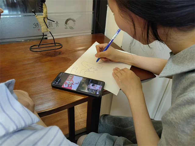 聚青年之火 燃时代之光——商务英语学院五月中旬完满团支部活动集锦