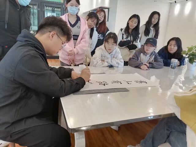 学长计划第1068期:品鉴书法魅力 传承文化经典——食品与环境学院“学长计划·百花讲堂”第139期