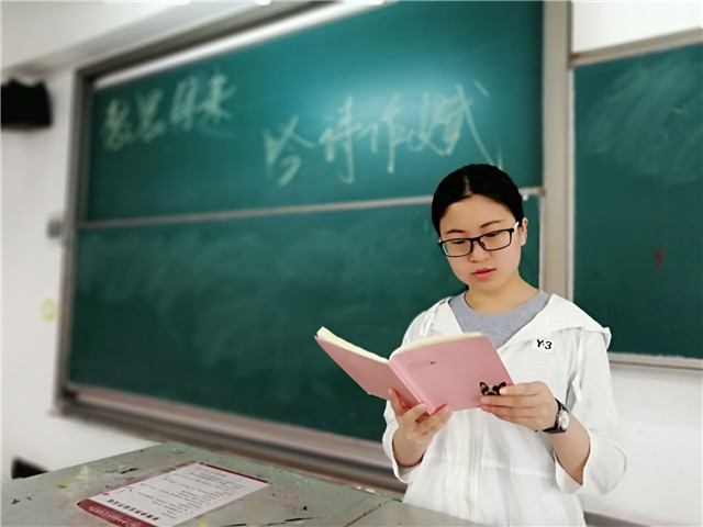 【完满班级】妈妈 我还能拿什么来歌颂你——淬炼商学院五月完满班级主题活动（二十二）