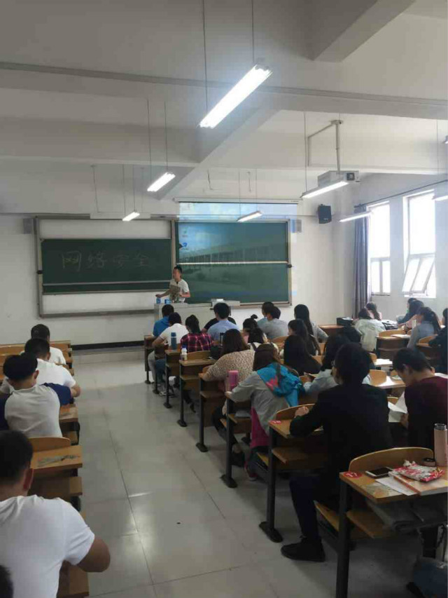 【辅导员说完满】经管系2014级“辅导员说完满”主题班会