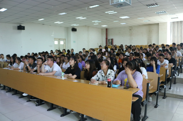 青春活力淬今朝 完满执行砺意志——经济与管理学院开展干部培训第六期第七讲