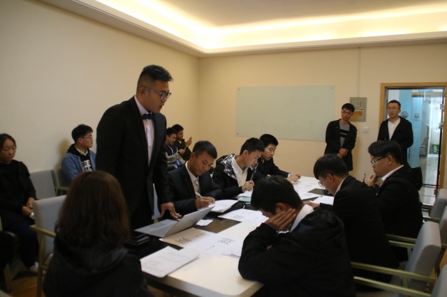 运筹帷幄之中 决胜赛场之上——智能工程学院“舌战群儒”剑指苍穹辩论赛