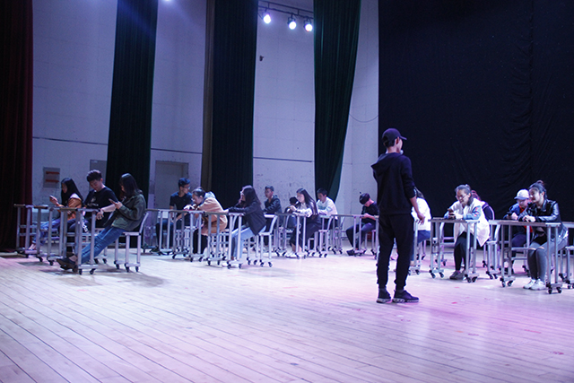 【戏剧节】跌宕起伏 “错轨”人生