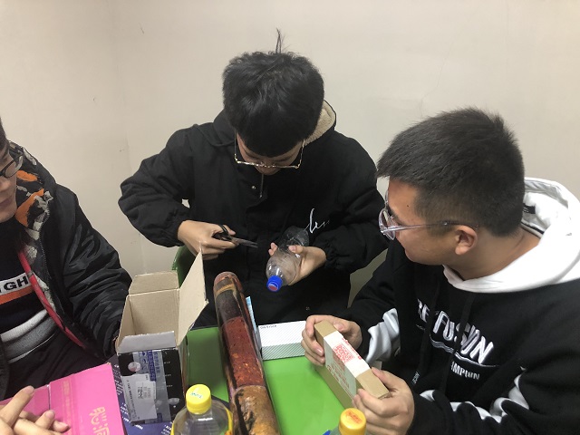 【完满班级】“生活处处有艺术”手工制作——数据1802班“心灵手巧 变废为宝”完满班级活动