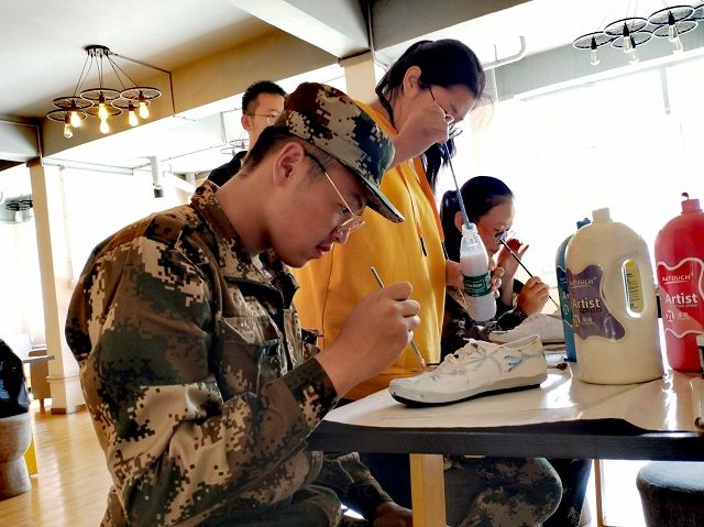 宣壮丽山河 树爱国之心——鞋上的中国风景绘画