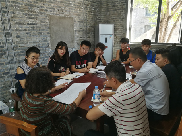 我校远景学院学生志愿者助力平遥国际摄影展前期筹备工作