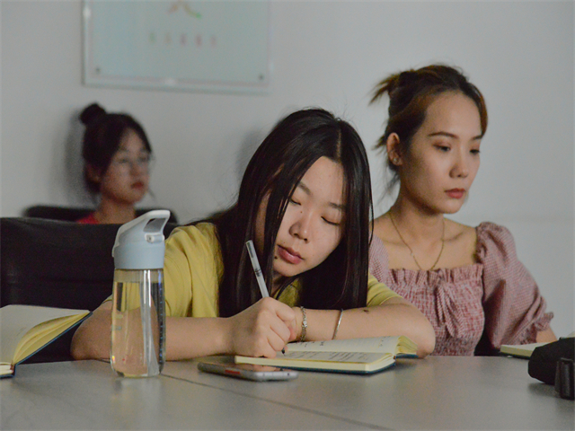 第三十九期“创客视界”传媒沙龙:学习拍摄街舞技巧 记录信院精彩瞬间