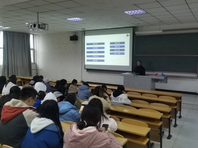 【辅导员说完满】学以载道 诚信为本——经济与管理学院开展“让舞弊远离校园，让诚信常驻心中”主题年级会