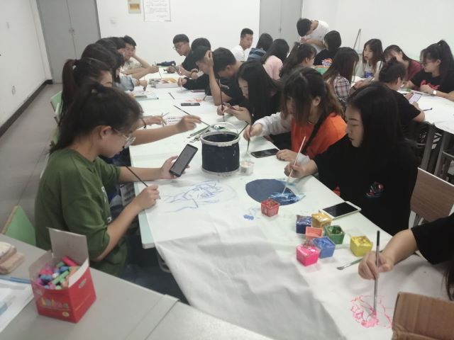 【完满班级】我意知匠心 指尖铸艺情 ——艺术传媒学院视觉1803班玩转太空泥完满班级活动