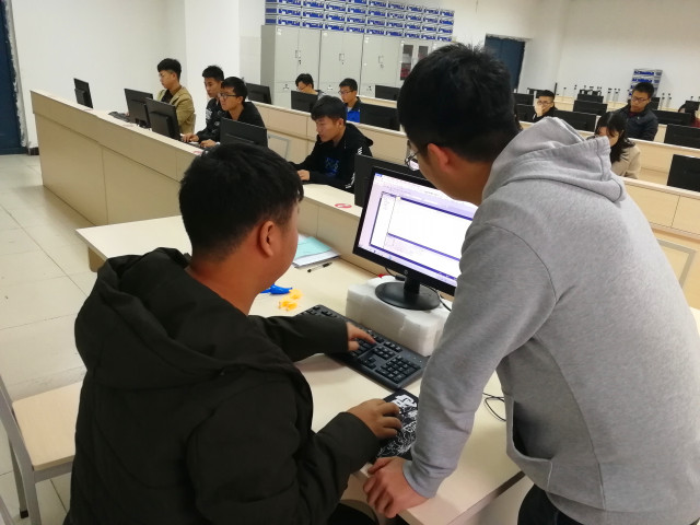 【1+1＞2】Creator机器人实验室开展C语言基础实例讲解