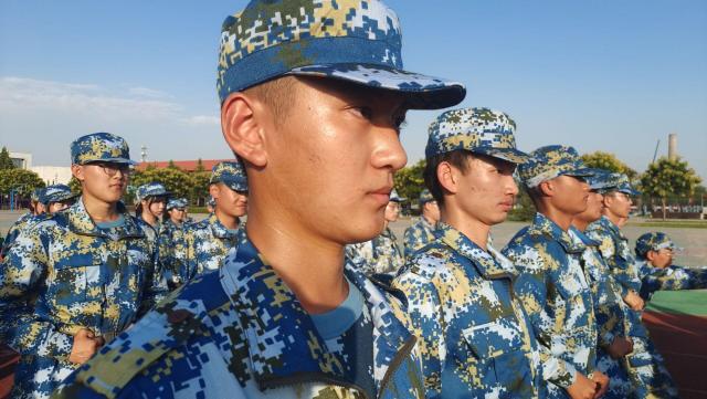 烈日骄阳 铸造精钢——21级智院学子军训纪实