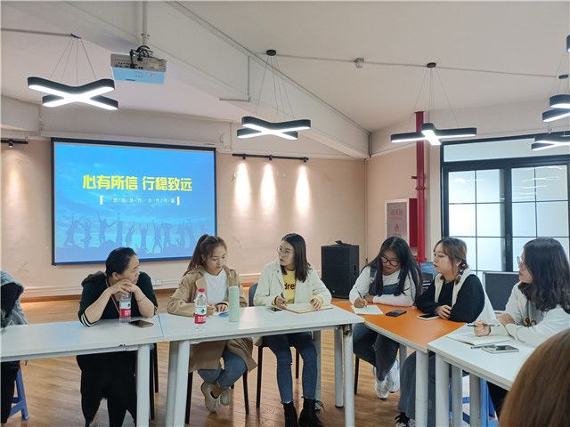 【1+1>2】碰撞思维 聚焦校媒融合创新