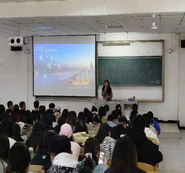 聚焦学生发展 成就更好自己——经济与管理学院十月辅导员说完满合集