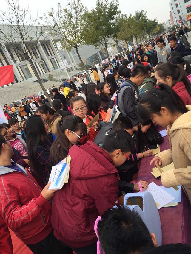 环科系举办第二届“我是丘比特”传递爱意活动
