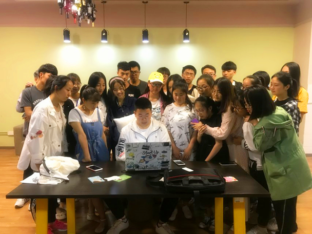 【完满班级】爱在心中 心寄母亲——信息工程学院网工1701班母亲节特别活动、大数据学院数媒1701班孕育生命之母爱体验活动