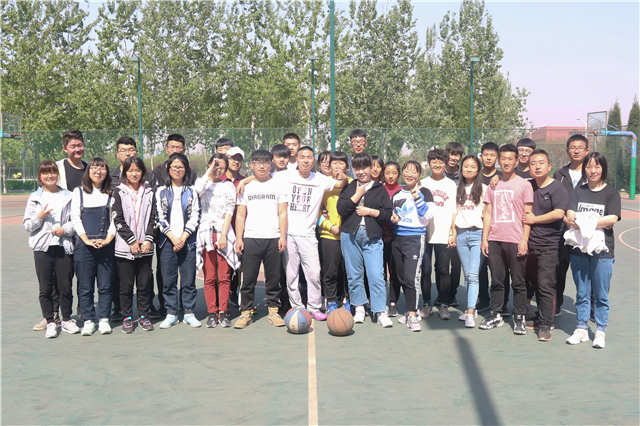 【完满班级】挑战地心引力 引爆篮球魅力——经济管理系经管1703班男女搭配篮球赛