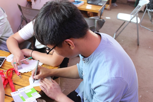 明月装饰了古城的夜晚 你的身影装饰了古城的梦