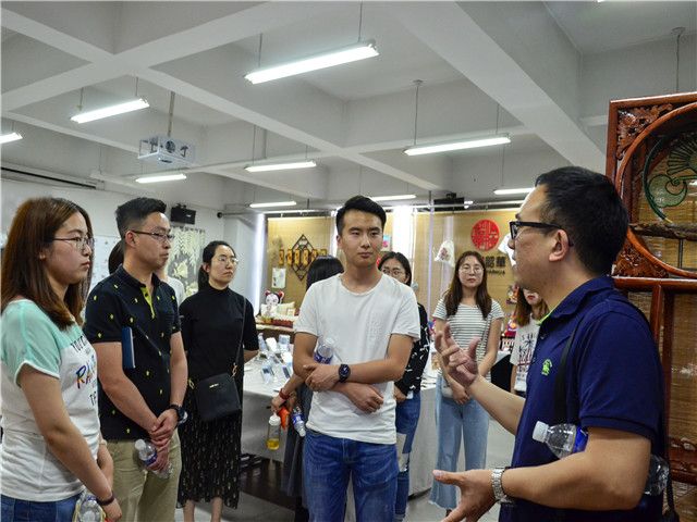 【1+1>2】学术完满融创之路——书院部及各书院老师参观我院2018届毕业展