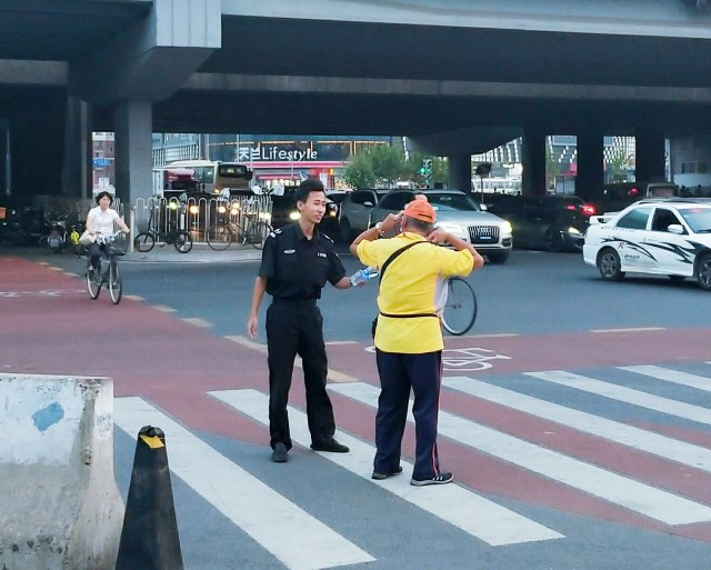 【完满班级】暖心递水 情洒人间——大数据、信息工程学院软件1705班完满班级活动