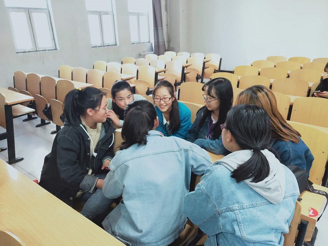 【完满班级】韶华青春 书写年华——食品与环境学院食安1802班级励志影视评析