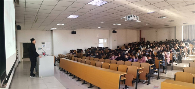 【辅导员说完满】“永远的中国红 不变的中国心”——淬炼商学院辅导员说完满专题活动(二十四)