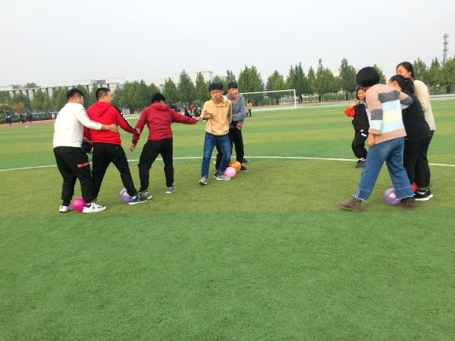 【完满班级】在游戏中体现默契 在竞赛中彰显团结——大数据学院软件1801班同“周”共“击”