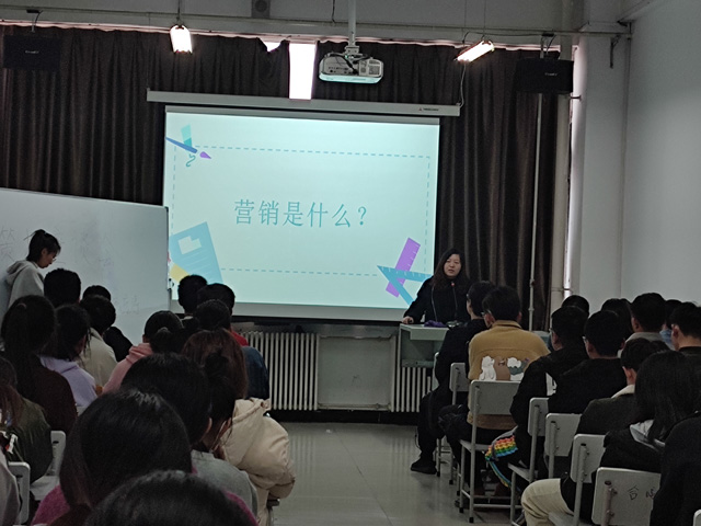 京伦营销社开展策划座谈会