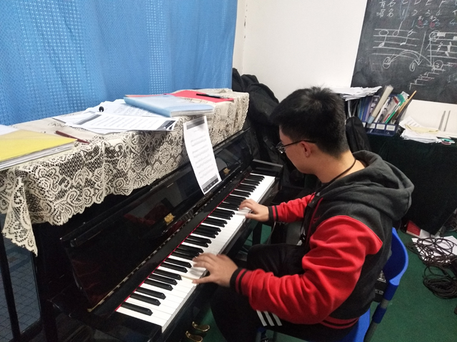 【完满班级】歌舞飞扬——大数据学院、信息工程学院物联网工程1701班艺术节