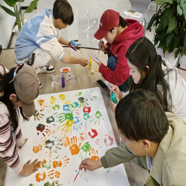 【完满团支部】以手印为媒 永葆赤子之心——食品与环境学院食安2201班完满团支部活动