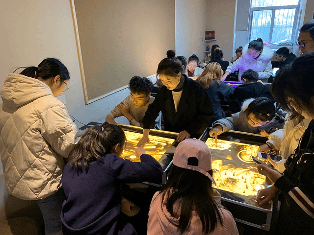 【B类社团】“迈入青春门树,立远大志向”——青春沙画展示——V沙-沙画社