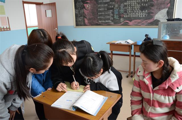 市民课堂第117期:艺术传媒系走进平遥特教中心“阳光行动”第一期