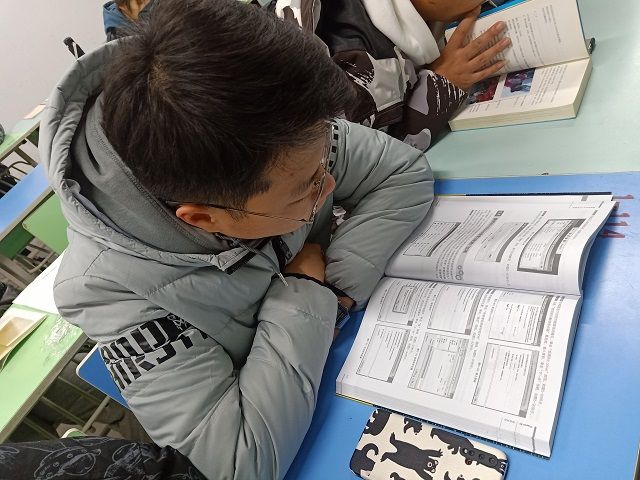 【完满班级】学而不厌 博览群书——艺术传媒学院环设1903班举办好书共读活动