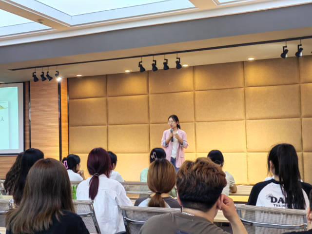 【辅导员说完满】再定义 淬炼自己——淬炼·国际商学院2023级辅导员说完满活动