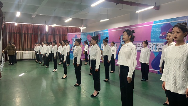 9次课程、14小时、810分钟 见证58名学员的完美蜕变——2021-2022学年校院两级礼仪培训结业考核