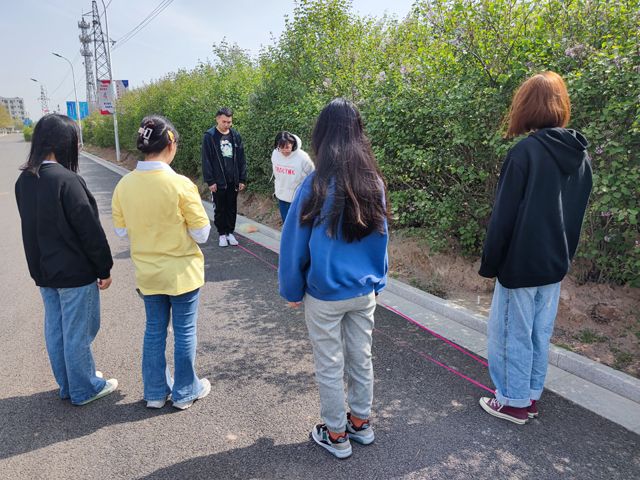 【完满班级】生命不息 运动不止——艺术传媒学院视觉1802班重温经典回味童年趣味跳皮筋游戏活动