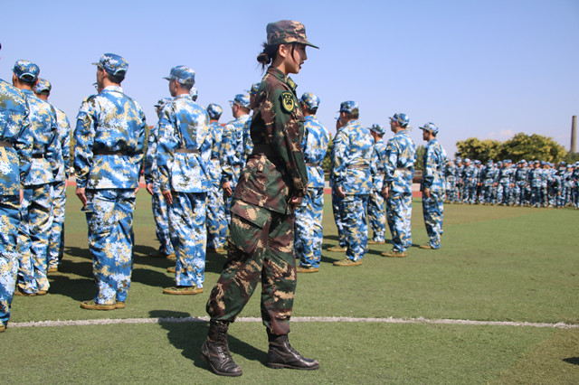 英姿飒爽 青春正当时——21级智院学子军训纪实