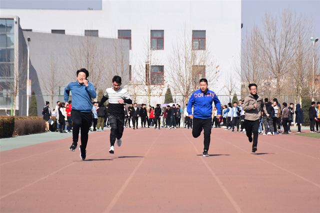 年轻没有失败 只要亮出风采——大数据学院、信息工程学院举办第八届田径运动会
