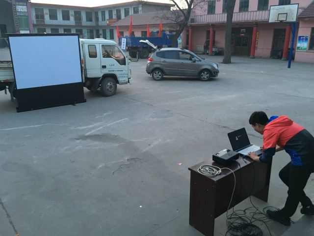 行走的力量第43期：电影评论协会与青年志愿者联合会走进社区送文化
